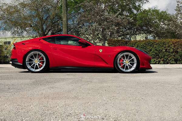 Фото дисков Anrky AN28 Полированный лак на Ferrari 812