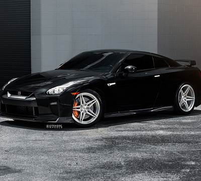 Фото дисков Strasse Wheels SV2 Deep Concave Monoblock на Nissan GT-R