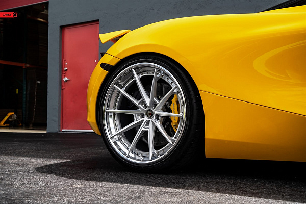 Фото дисков Anrky AN38 Глянцевый лак на McLaren 720S