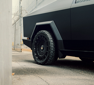 Фото дисков Vossen LC3-11 на Tesla Cybertruck