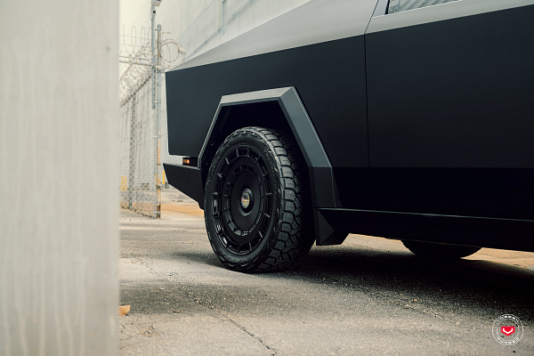 Фото дисков Vossen LC3-11 Черный глянец на Tesla Cybertruck