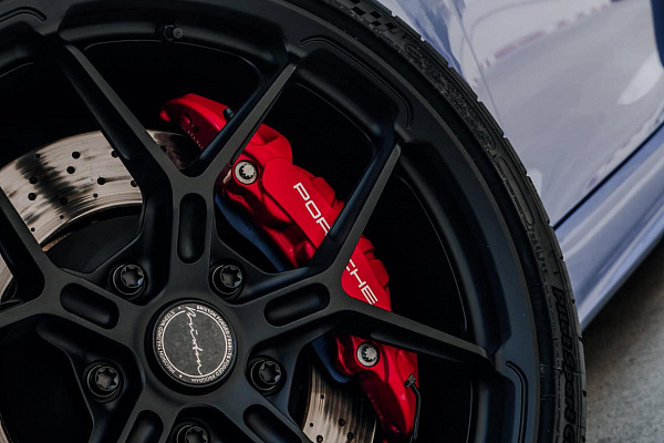 Фото дисков Brixton Forged PF7-RS Черный сатин на Porsche Cayman III