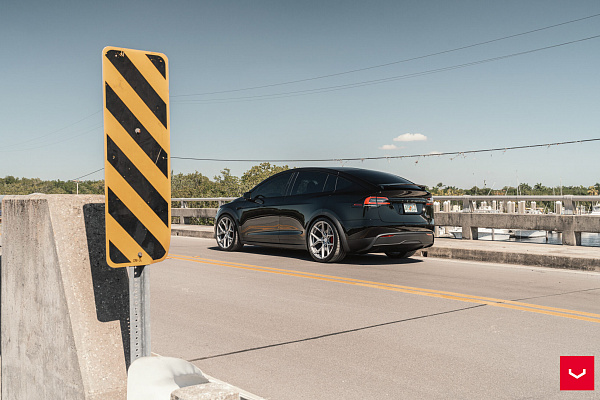 Фото дисков Vossen HF-5 Серебро на Tesla Model X