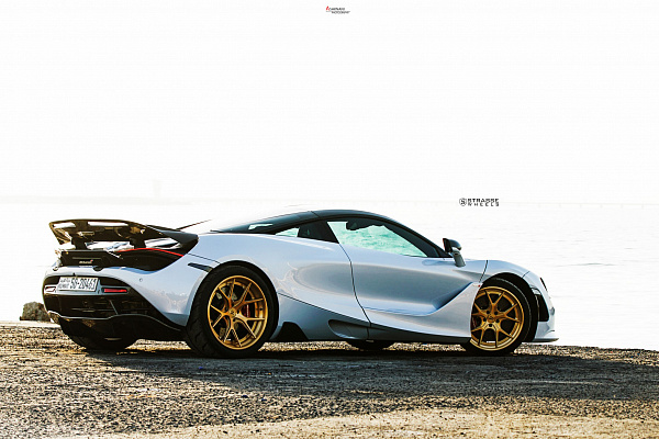 Фото дисков Strasse Wheels SM5R Deep Concave FS Сатиновое золото на McLaren 720S