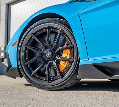 Фото дисков Strasse Wheels SV5-RS Performance на Lamborghini Aventador