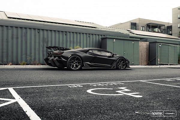 Lamborghini Revuelto