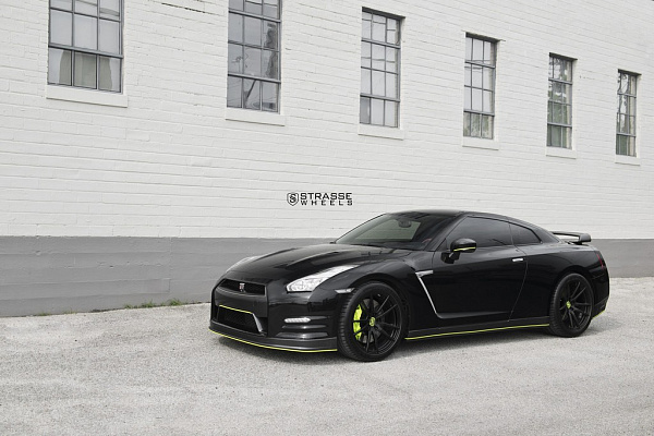 Фото дисков Strasse Wheels SV1 Deep Concave Monoblock Черный сатин на Nissan GT-R
