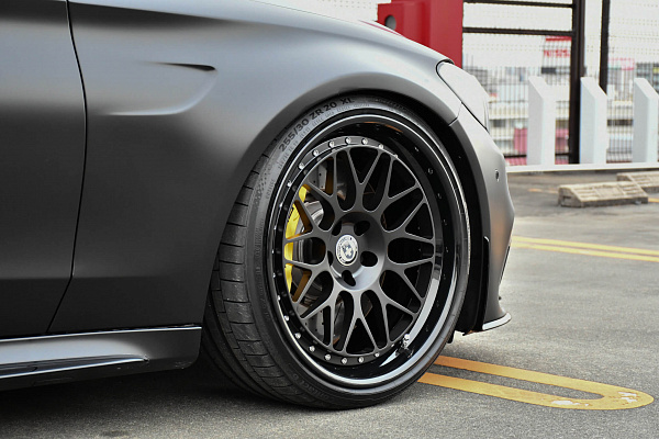 Фото дисков HRE 300 Черный сатин на Mercedes-Benz C-Class (W205)