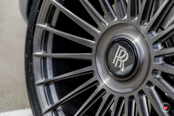 Фото дисков Vossen S17-13 Глянцевый темный лак на Rolls-Royce Cullinan