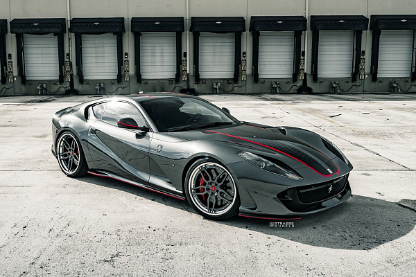 Фото дисков Strasse Wheels SV4 Deep Concave FS Сатиновый графит на Ferrari 812