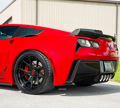 Фото дисков Strasse Wheels SM5R Deep Concave FS на Chevrolet Corvette C7