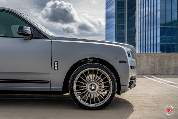 Фото дисков Vossen S17-13 Глянцевый темный лак на Rolls-Royce Cullinan