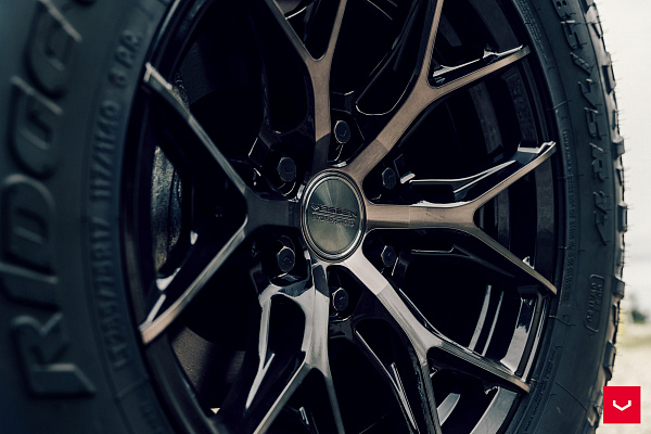 Фото дисков Vossen HF6-4 Глянцевый темный лак на Toyota Sequoia III