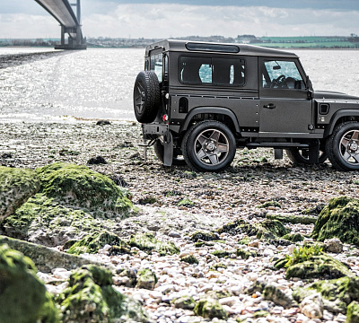 Фото дисков Kahn Mondial Retro на Land Rover Defender I