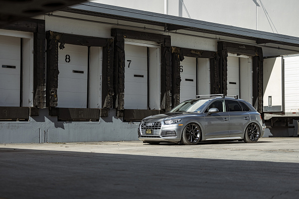 Фото дисков Rotiform BTL Черный сатин на Audi Q5 (FY)