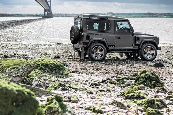 Фото дисков Kahn Mondial Retro  на Land Rover Defender I