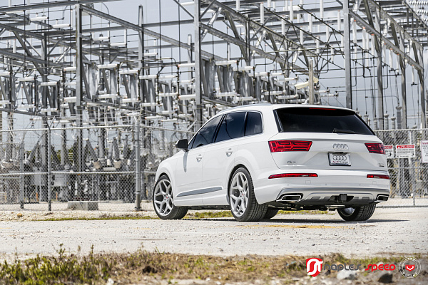 Фото дисков Vossen CG-205 Серебро на Audi Q7 (4M)