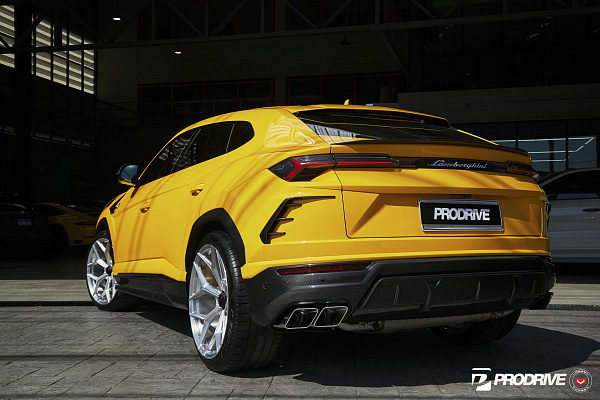 Фото дисков NOVITEC NL4 Глянцевый лак на Lamborghini Urus