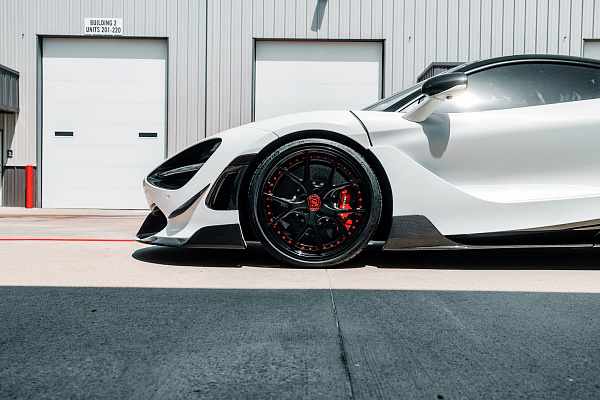 Фото дисков Strasse Wheels SM5R Deep Concave FS Черный глянец на McLaren 720S