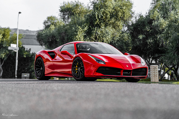 Фото дисков Brixton Forged CM6-R Черный глянец на Ferrari 488