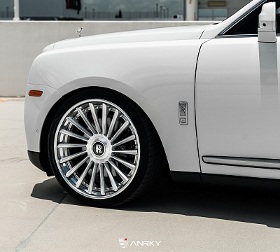 Фото дисков Anrky RF-382 на Rolls-Royce Cullinan