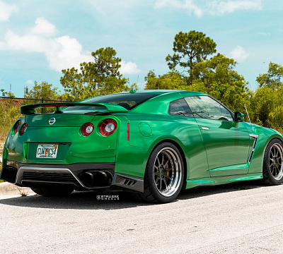 Фото дисков Strasse Wheels R10 Competition на Nissan GT-R