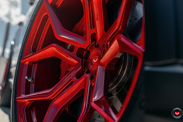 Фото дисков Vossen EVO-3 Красный глянец на Audi Q8