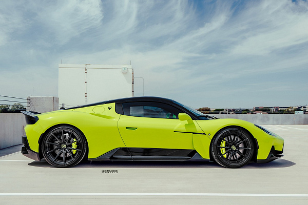 Фото дисков Strasse Wheels SV10 Deep Concave Duoblock Черный глянец на Maserati MC20