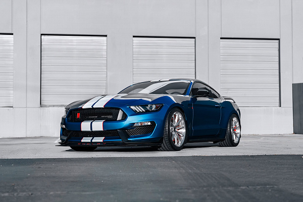 Фото дисков Brixton Forged R11-RS Глянцевый лак на Ford Mustang VI