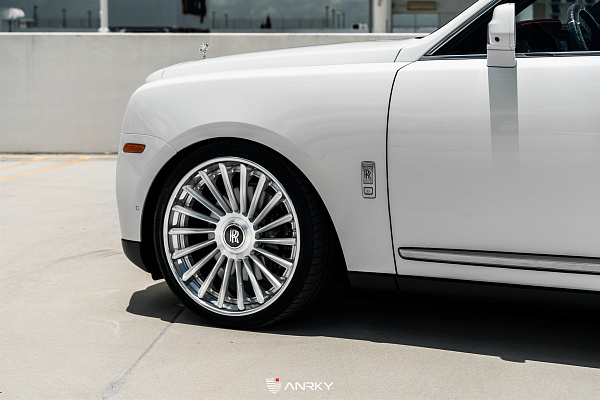 Фото дисков Anrky RF-382 Глянцевый лак на Rolls-Royce Cullinan