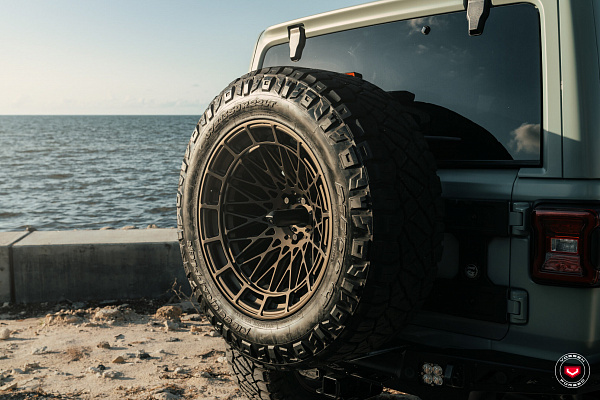 Фото дисков Vossen LCX-03 Сатиновая бронза на Jeep Wrangler IV (JL)