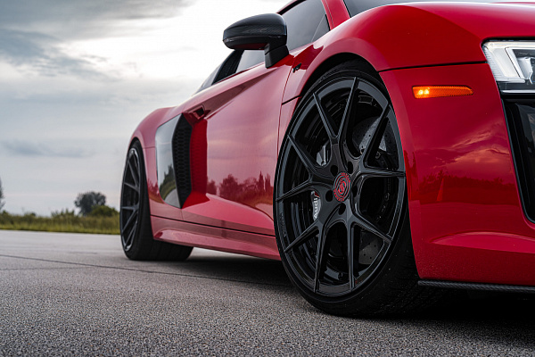 Фото дисков Strasse Wheels SM5R Deep Concave Duoblock Черный глянец на Audi R8 (4S)