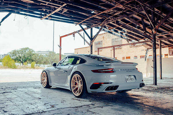 Фото дисков Strasse Wheels SM5RT Deep Concave Duoblock Сатиновая шампань на Porsche 911 VII
