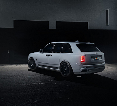 Фото дисков Strasse Wheels SV101 Deep Concave Duoblock RR на Rolls-Royce Cullinan