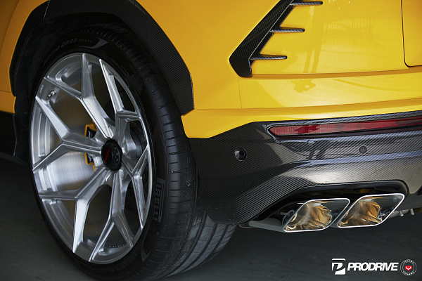 Фото дисков NOVITEC NL4 Глянцевый лак на Lamborghini Urus