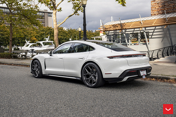 Фото дисков Vossen HF-5 Глянцевый графит на Porsche Taycan I