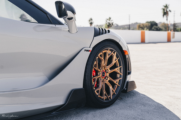 Фото дисков Brixton Forged PF10 Сатиновое темное золото на McLaren 720S