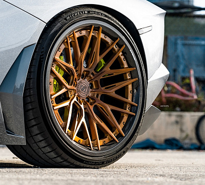 Фото дисков Strasse Wheels SV10M Track на Lamborghini Aventador