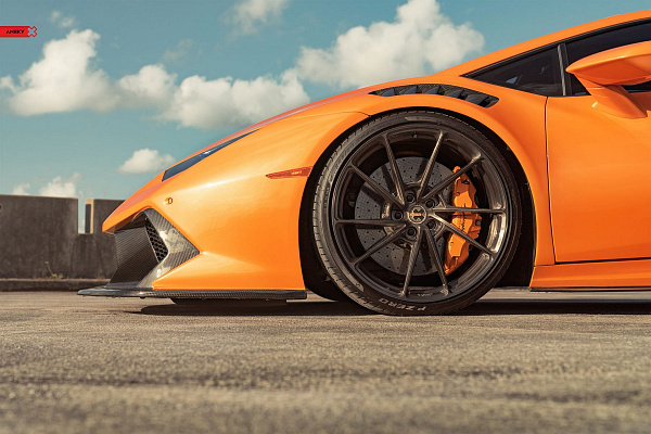 Фото дисков Anrky AN13 Глянцевый темный лак на Lamborghini Huracan