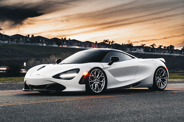 Фото дисков Brixton Forged PF10 Сатиновый лак на McLaren 720S