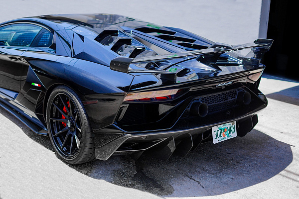 Фото дисков Strasse Wheels SV10 Deep Concave FS Черный сатин на Lamborghini Aventador