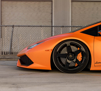 Фото дисков HRE 305M на Lamborghini Huracan