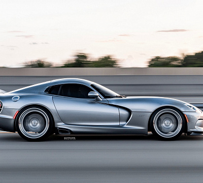 Фото дисков Strasse Wheels SM6R Deep Concave FS на Dodge Viper