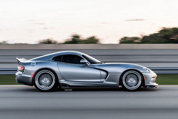 Фото дисков Strasse Wheels SM6R Deep Concave FS Глянцевый лак на Dodge Viper