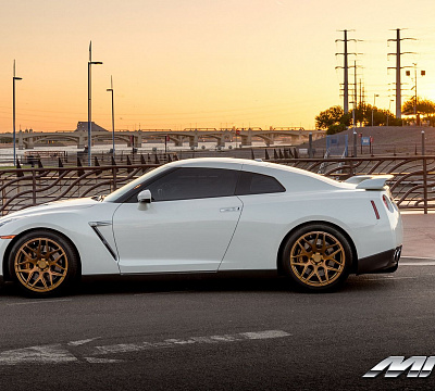 Фото дисков MRR FS01 на Nissan GT-R