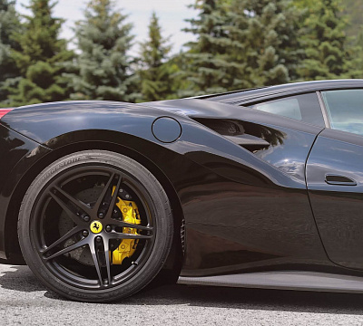 Фото дисков HRE P107 на Ferrari 488