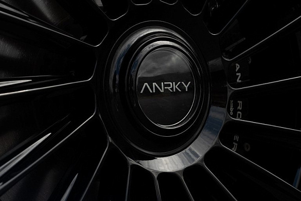 Фото дисков Anrky RF-182 Черный глянец на Land Rover Range Rover V