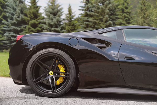 Фото дисков HRE P107 Черный сатин на Ferrari 488