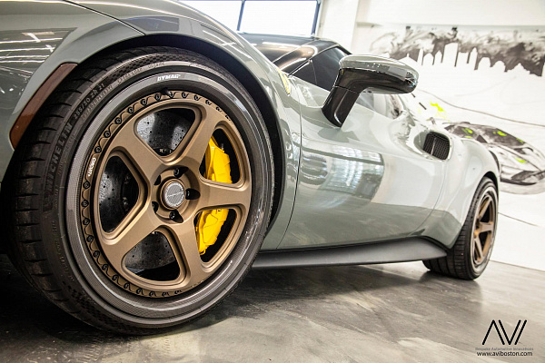 Фото дисков Brixton Forged TR05 Сатиновая бронза на Ferrari 296