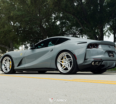 Фото дисков Anrky S3-X3 на Ferrari 812